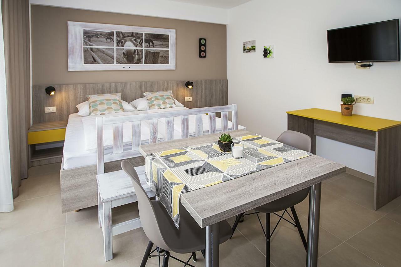 Apartments Capic Niko Башка Екстер'єр фото